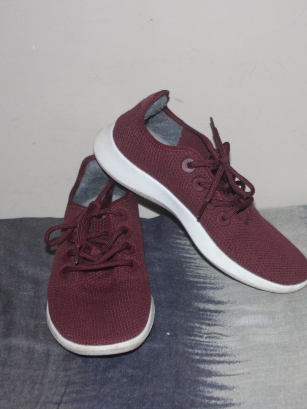 11A   EC LADIES ALLBIRDS SNEAKERS - 9 WINE
